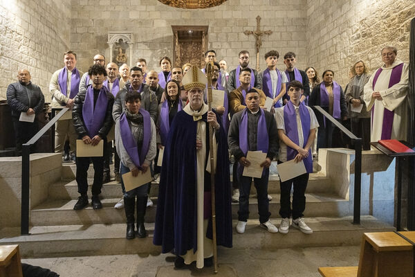 GIRONA. Una vintena de catecúmens joves i adults rebran els sagraments de la iniciació cristiana